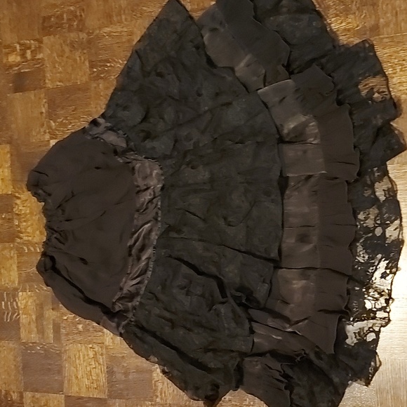 Black sheer lacy layered skirt, no labels, fits l/xl, stretch waistband - Picture 1 of 5